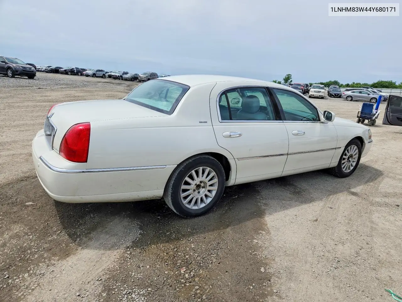 2004 Lincoln Town Car Ultimate VIN: 1LNHM83W44Y680171 Lot: 54993966