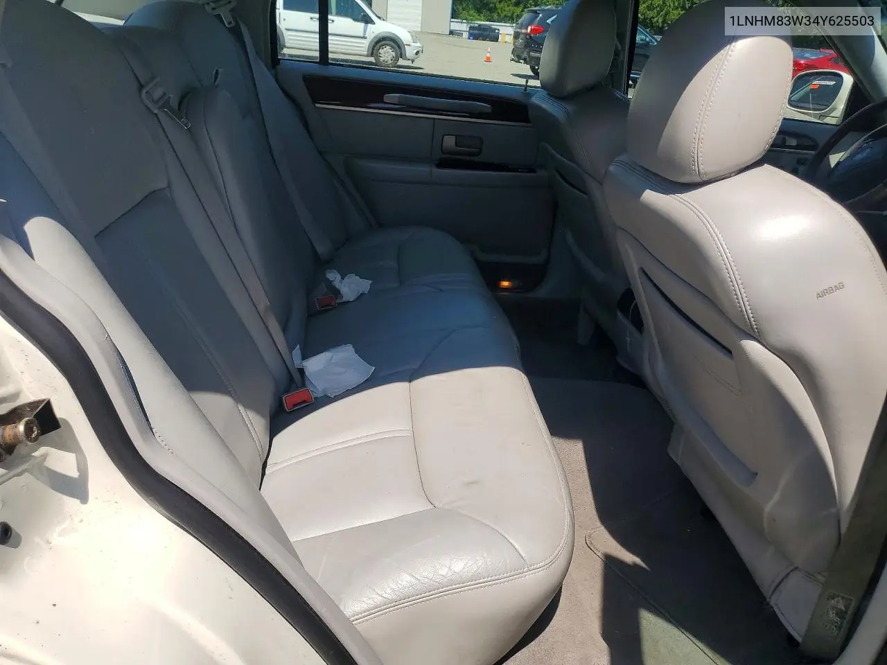 2004 Lincoln Town Car Ultimate VIN: 1LNHM83W34Y625503 Lot: 55893236