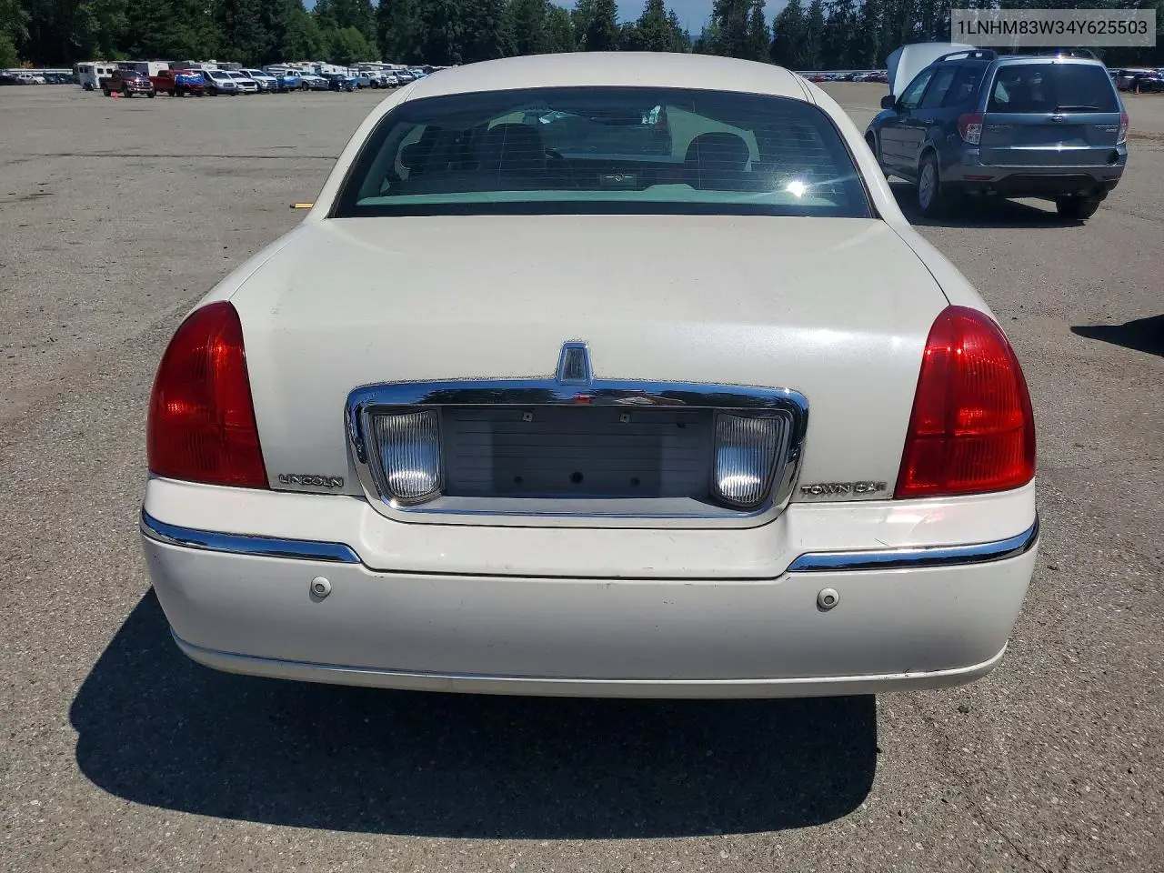 2004 Lincoln Town Car Ultimate VIN: 1LNHM83W34Y625503 Lot: 55893236