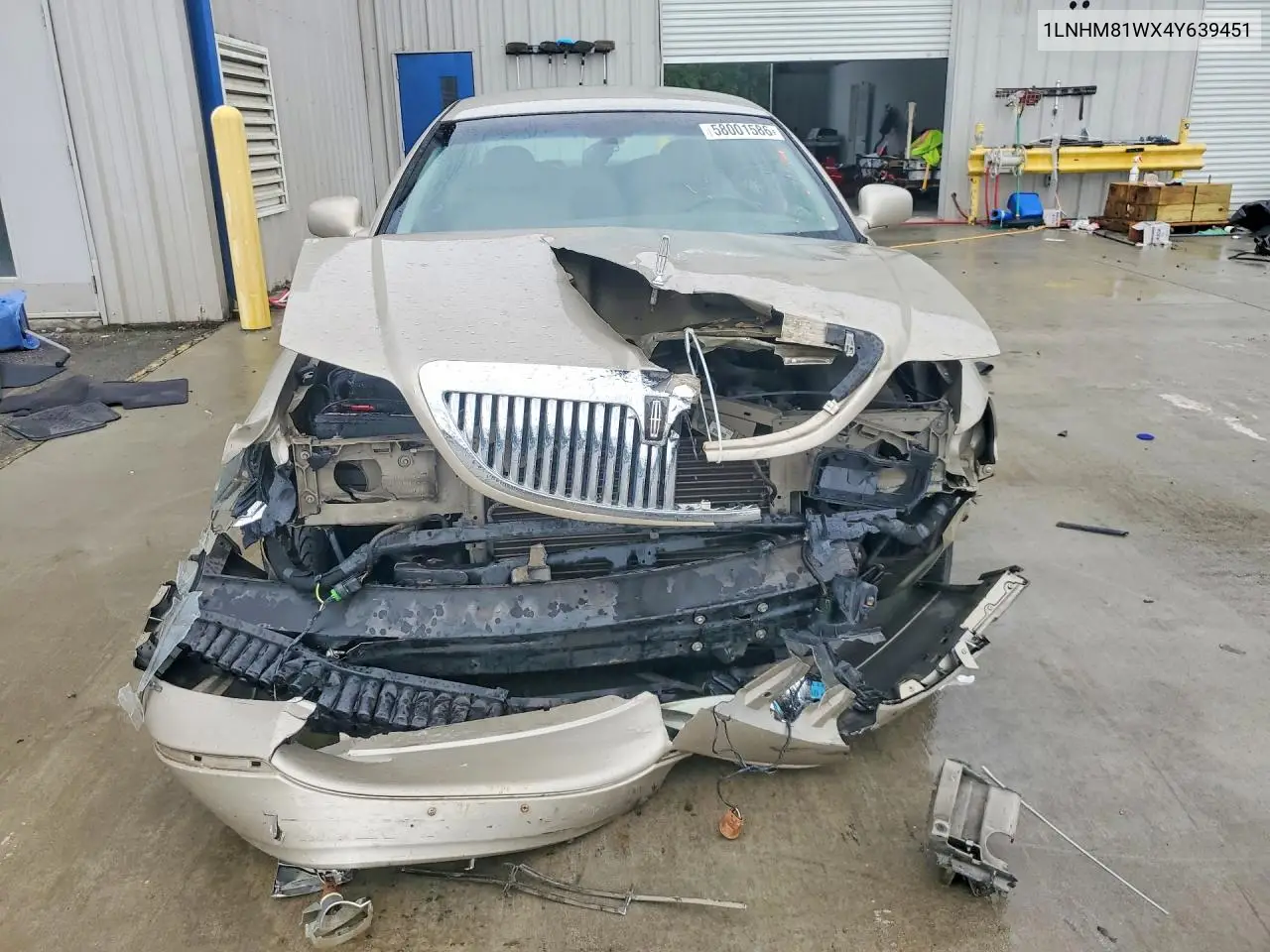 2004 Lincoln Town Car Executive/Signature VIN: 1LNHM81WX4Y639451 Lot: 58001586