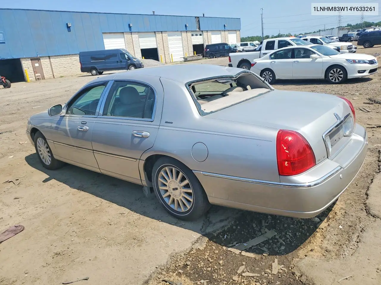 2004 Lincoln Town Car Ultimate VIN: 1LNHM83W14Y633261 Lot: 60920456