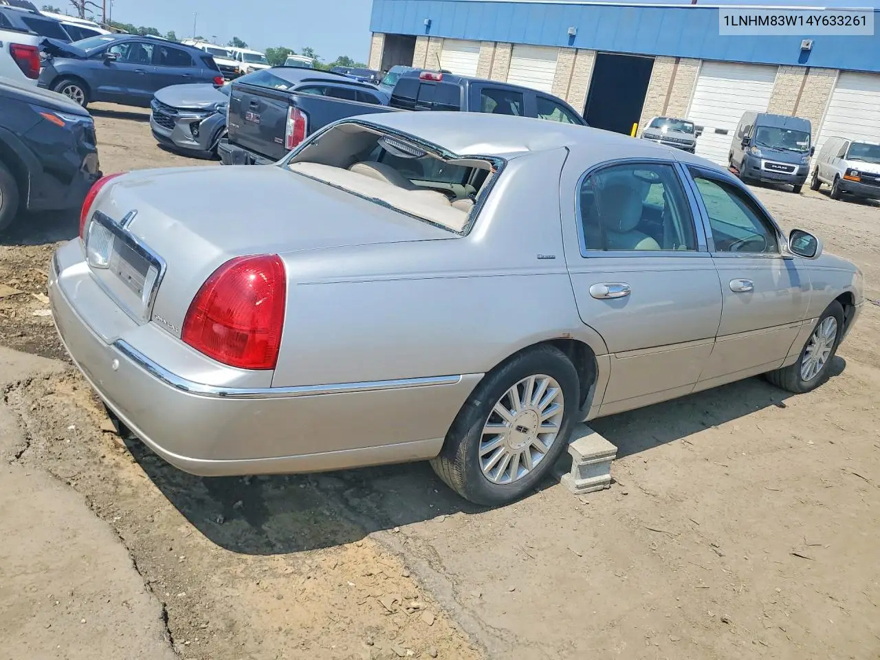 2004 Lincoln Town Car Ultimate VIN: 1LNHM83W14Y633261 Lot: 60920456