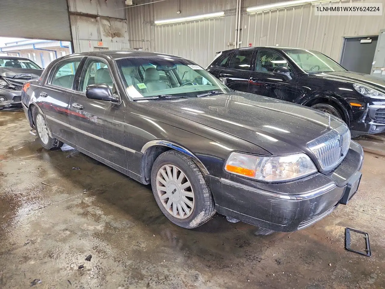 2005 Lincoln Town Car Signature VIN: 1LNHM81WX5Y624224 Lot: 56157476