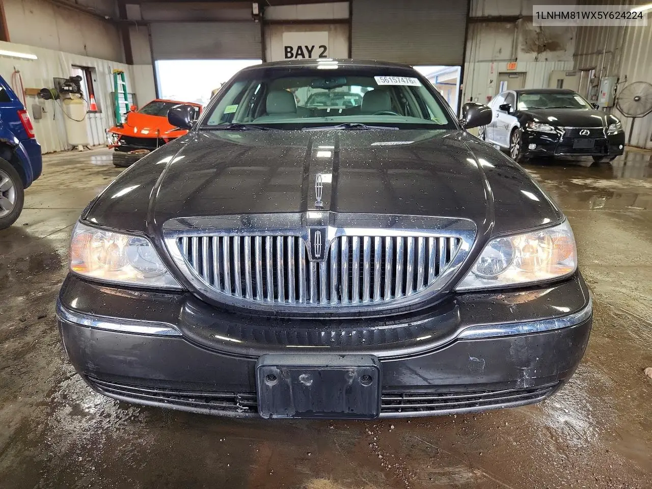 2005 Lincoln Town Car Signature VIN: 1LNHM81WX5Y624224 Lot: 56157476