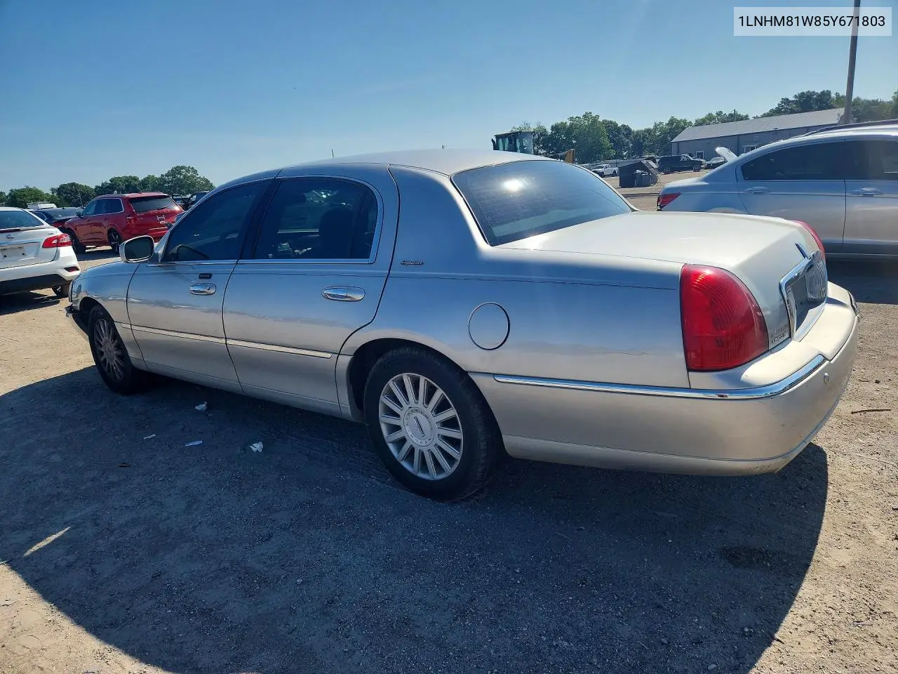2005 Lincoln Town Car Signature VIN: 1LNHM81W85Y671803 Lot: 56656246