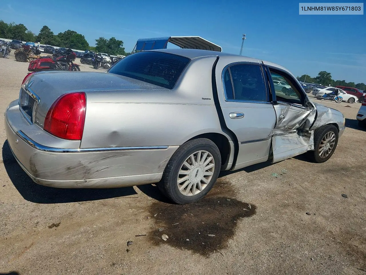2005 Lincoln Town Car Signature VIN: 1LNHM81W85Y671803 Lot: 56656246