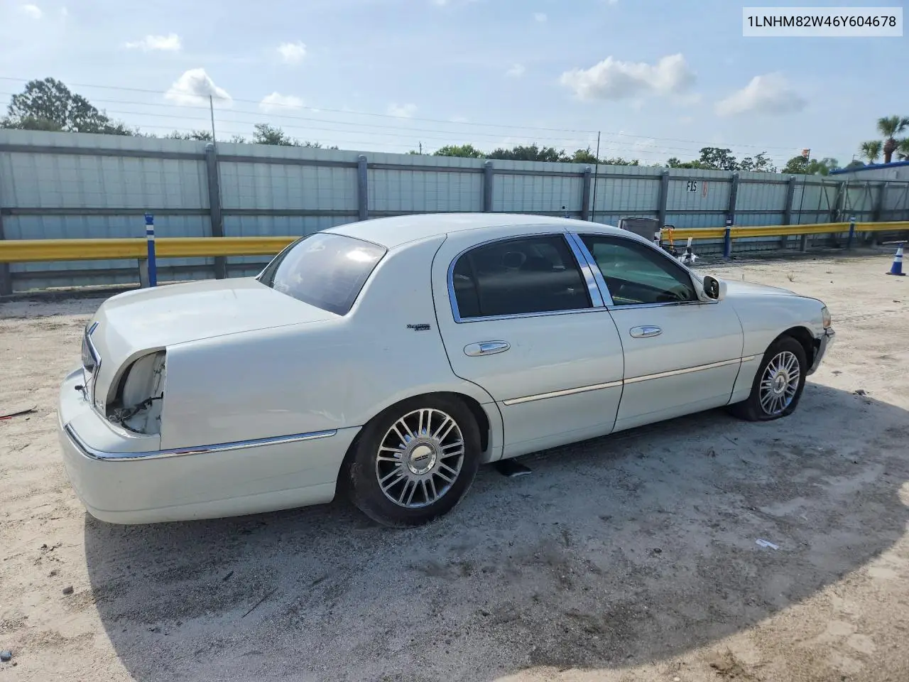 2006 Lincoln Town Car Signature Limited VIN: 1LNHM82W46Y604678 Lot: 61846566