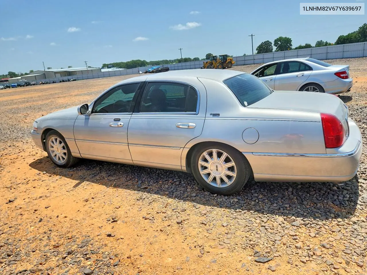 2007 Lincoln Town Car Signature Limited VIN: 1LNHM82V67Y639697 Lot: 61595266