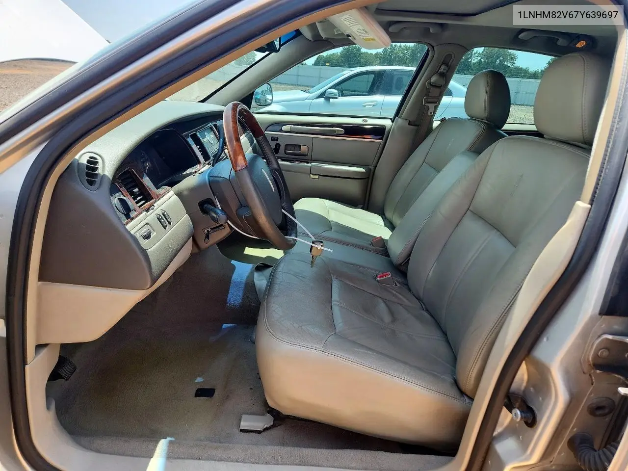 2007 Lincoln Town Car Signature Limited VIN: 1LNHM82V67Y639697 Lot: 61595266