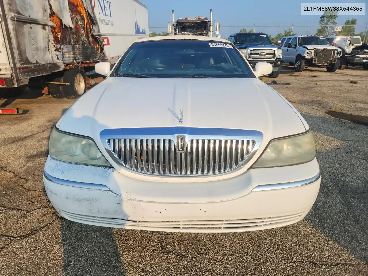 2008 Lincoln Town Car Executive VIN: 2L1FM88W38X644365 Lot: 61858276