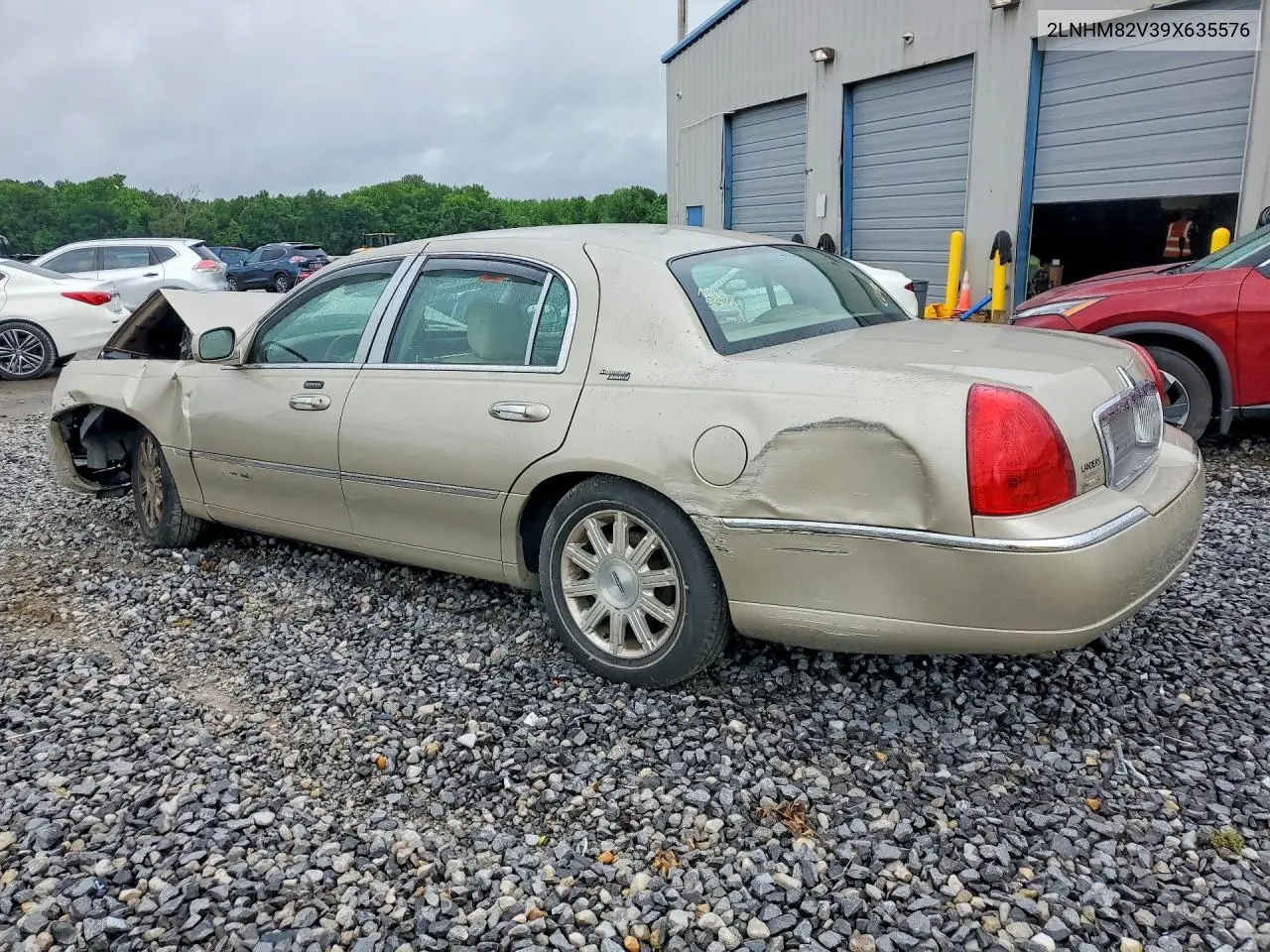2009 Lincoln Town Car Signature Limited VIN: 2LNHM82V39X635576 Lot: 54384706