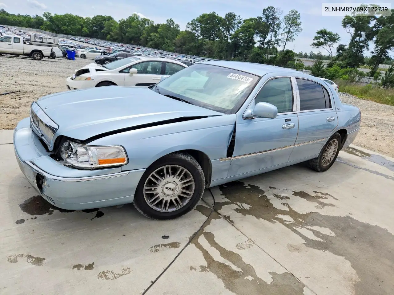 2009 Lincoln Town Car Signature Limited VIN: 2LNHM82V69X622739 Lot: 54463416