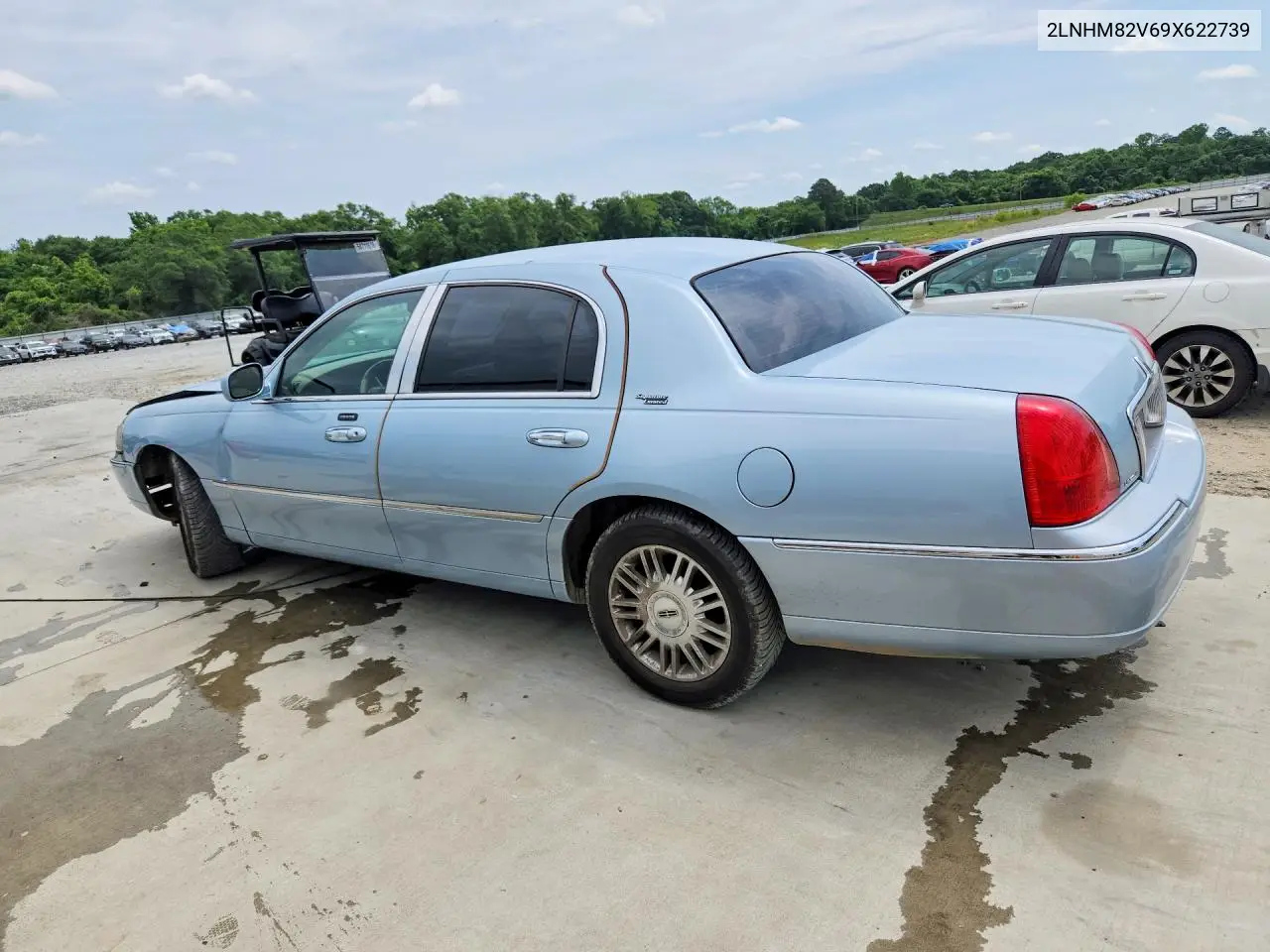 2009 Lincoln Town Car Signature Limited VIN: 2LNHM82V69X622739 Lot: 54463416