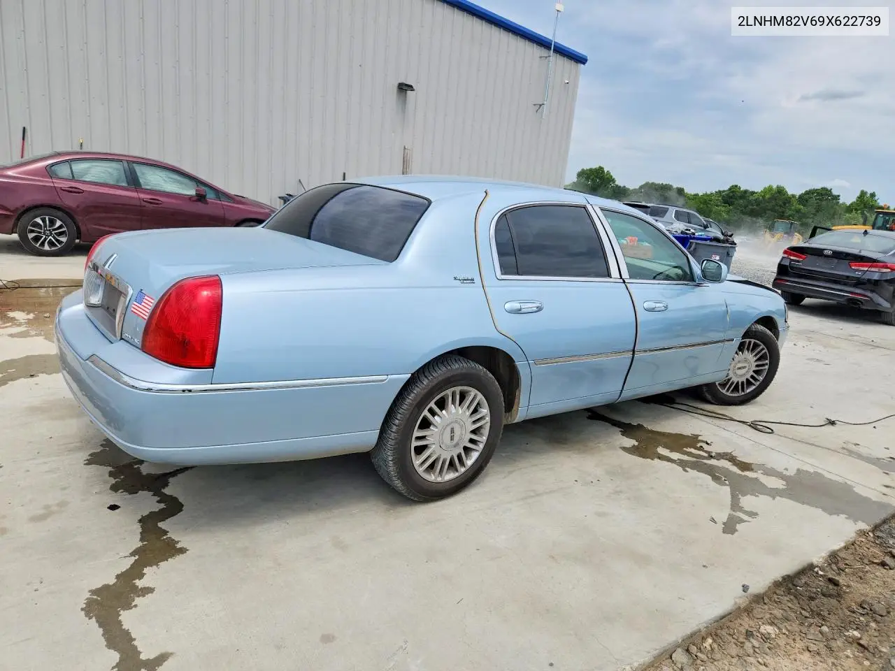 2009 Lincoln Town Car Signature Limited VIN: 2LNHM82V69X622739 Lot: 54463416