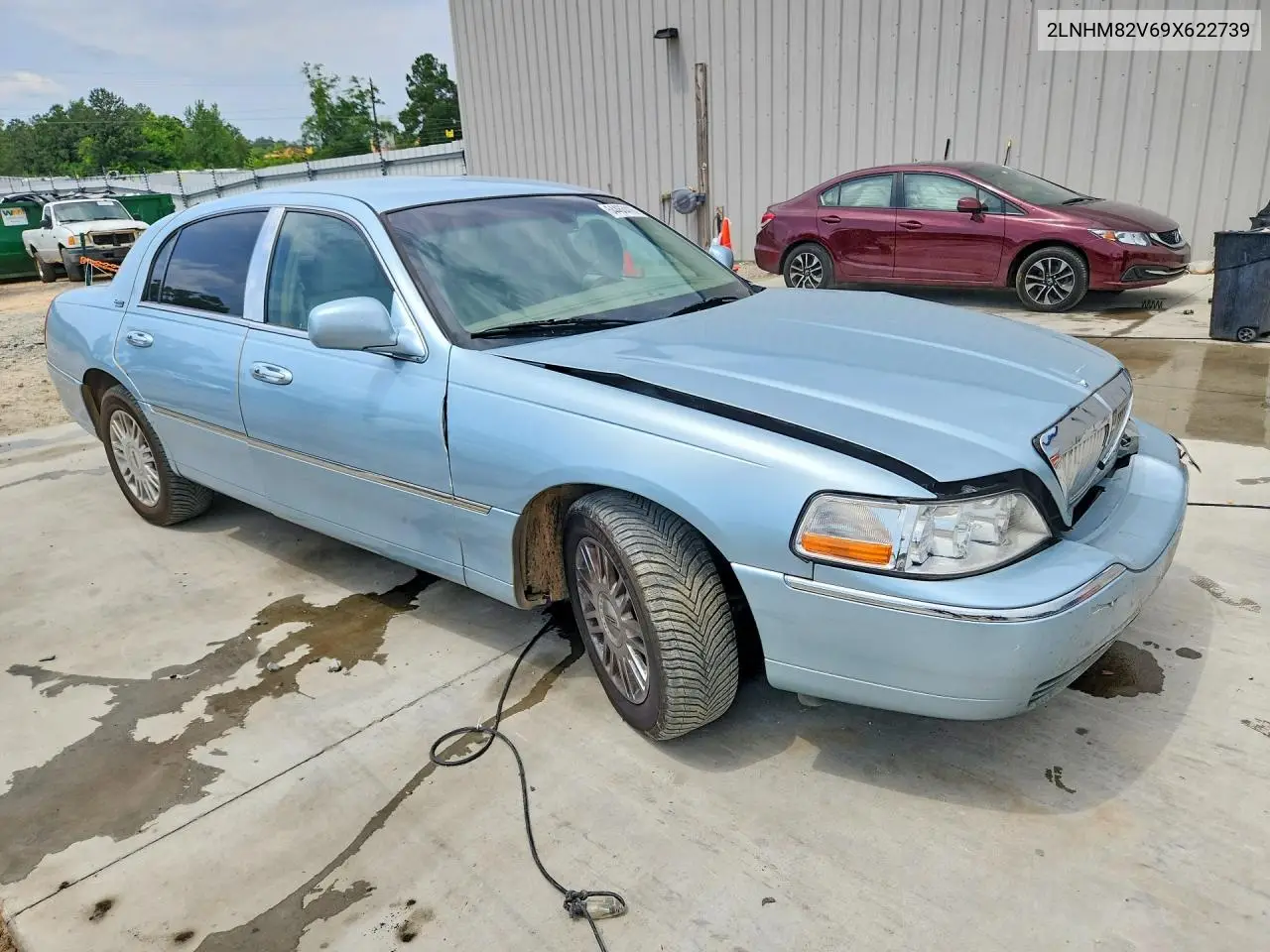 2009 Lincoln Town Car Signature Limited VIN: 2LNHM82V69X622739 Lot: 54463416