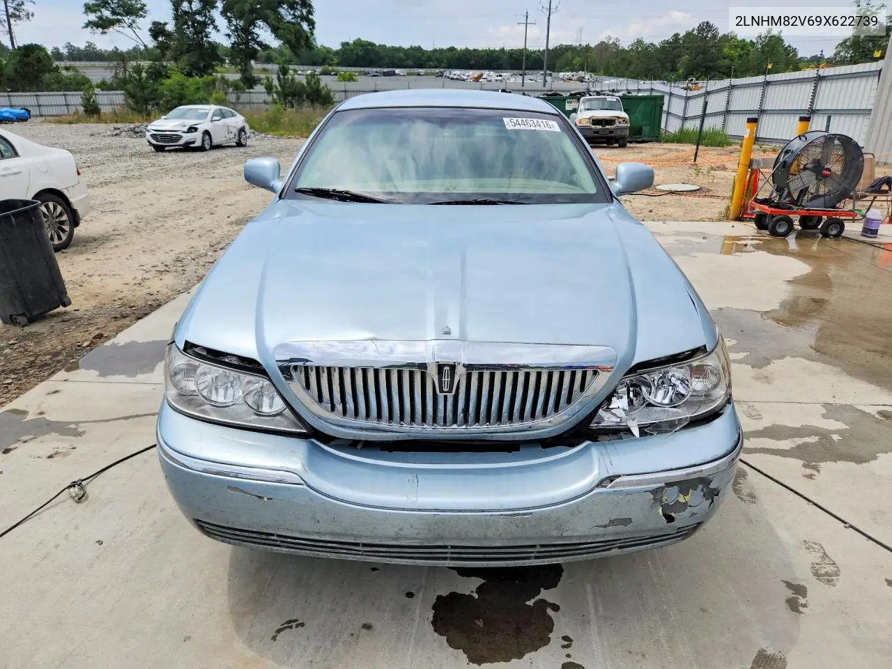 2009 Lincoln Town Car Signature Limited VIN: 2LNHM82V69X622739 Lot: 54463416