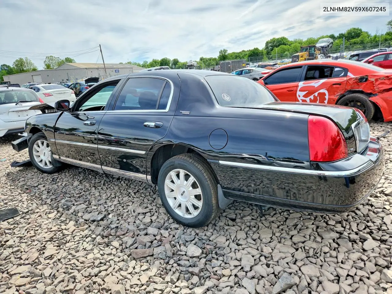 2009 Lincoln Town Car Signature Limited VIN: 2LNHM82V59X607245 Lot: 54639966