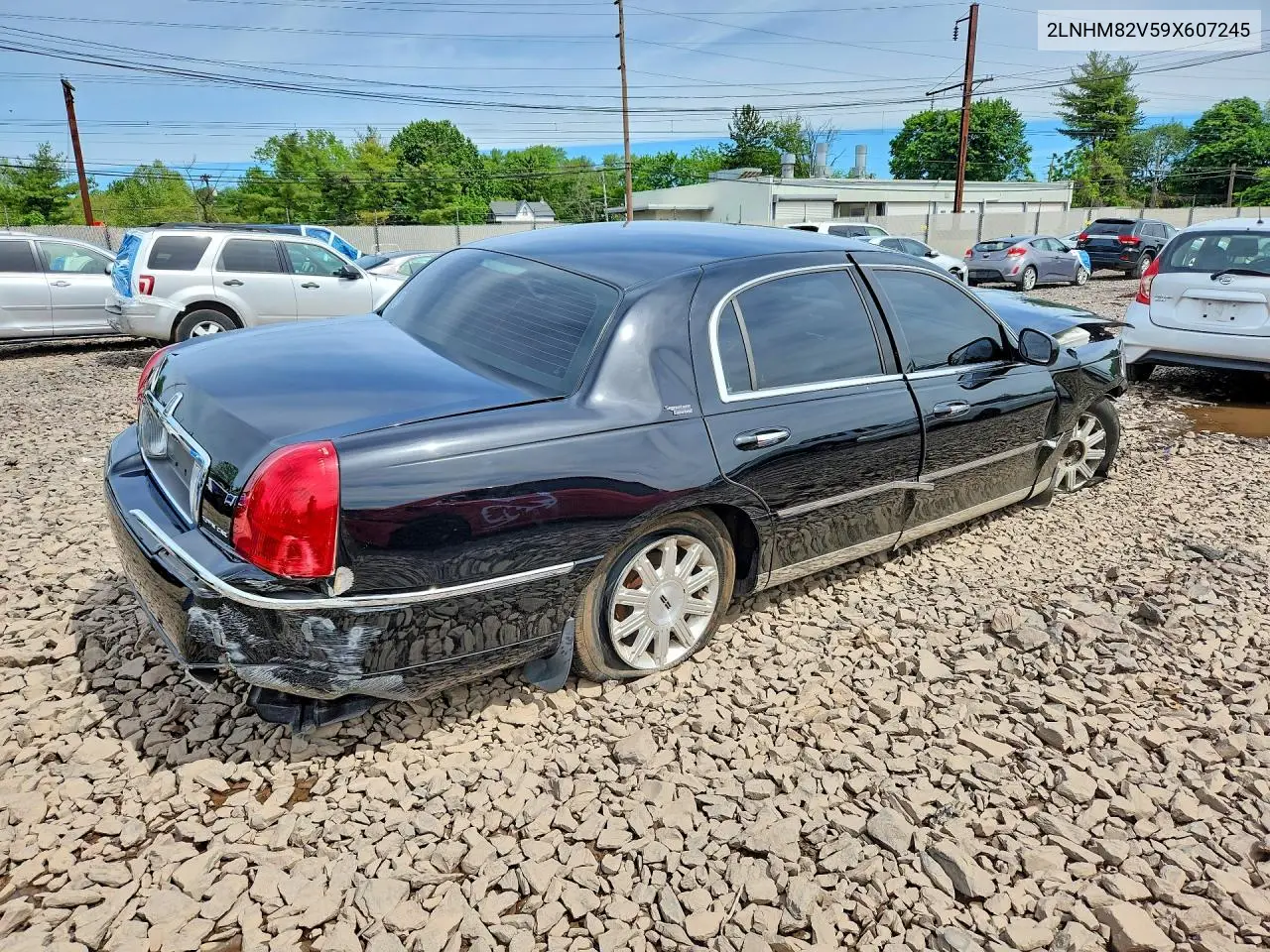 2009 Lincoln Town Car Signature Limited VIN: 2LNHM82V59X607245 Lot: 54639966