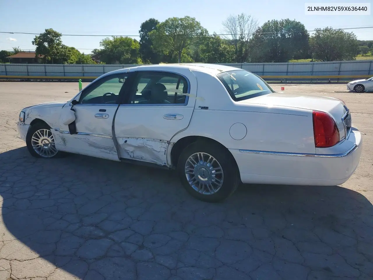 2009 Lincoln Town Car Signature Limited VIN: 2LNHM82V59X636440 Lot: 57344366