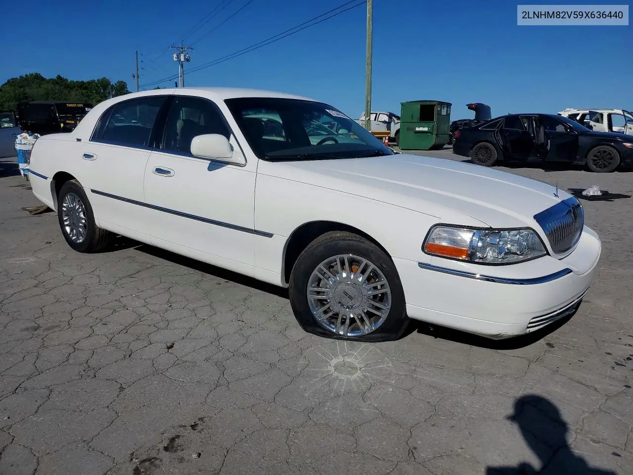 2009 Lincoln Town Car Signature Limited VIN: 2LNHM82V59X636440 Lot: 57344366