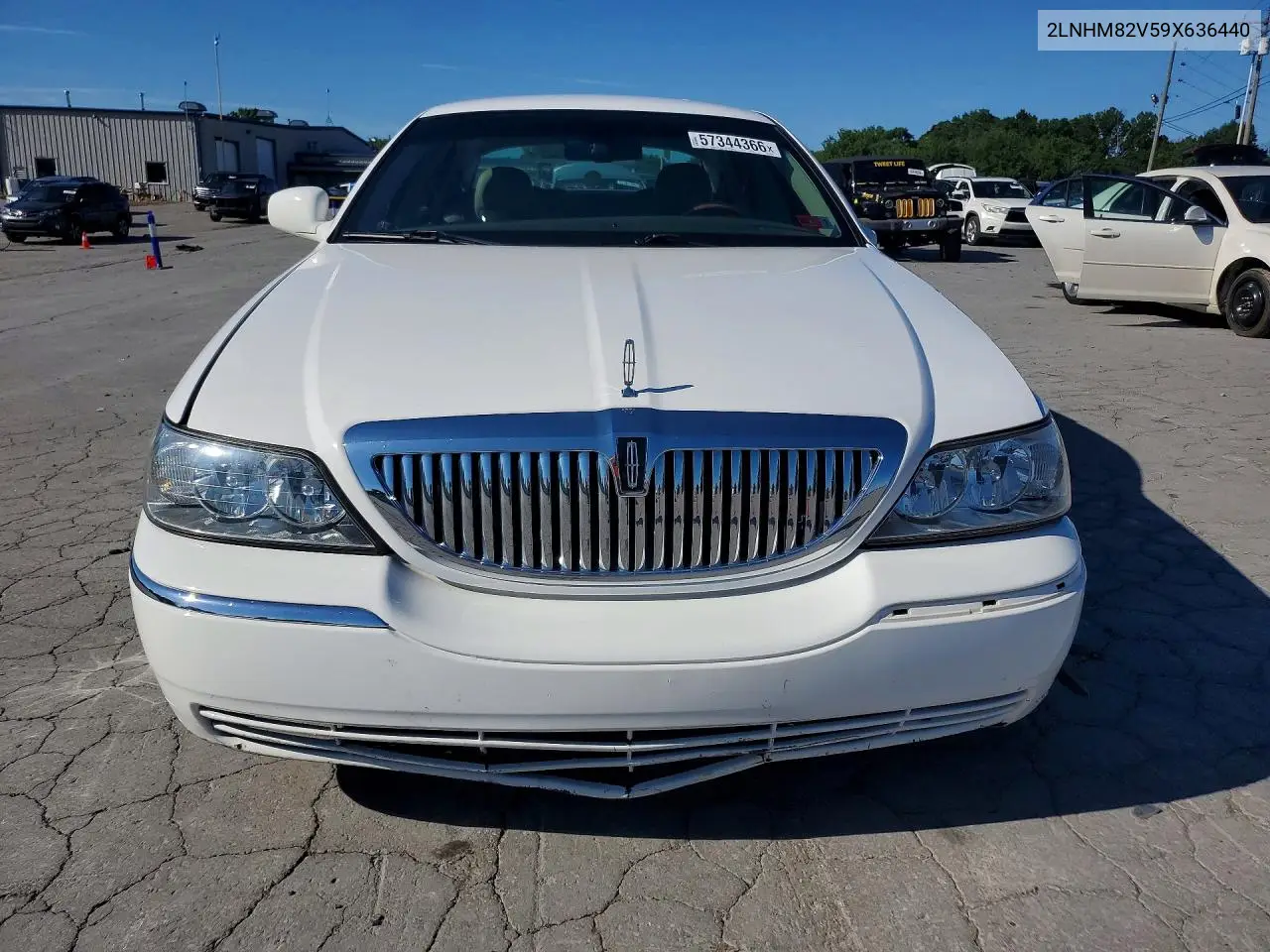 2009 Lincoln Town Car Signature Limited VIN: 2LNHM82V59X636440 Lot: 57344366