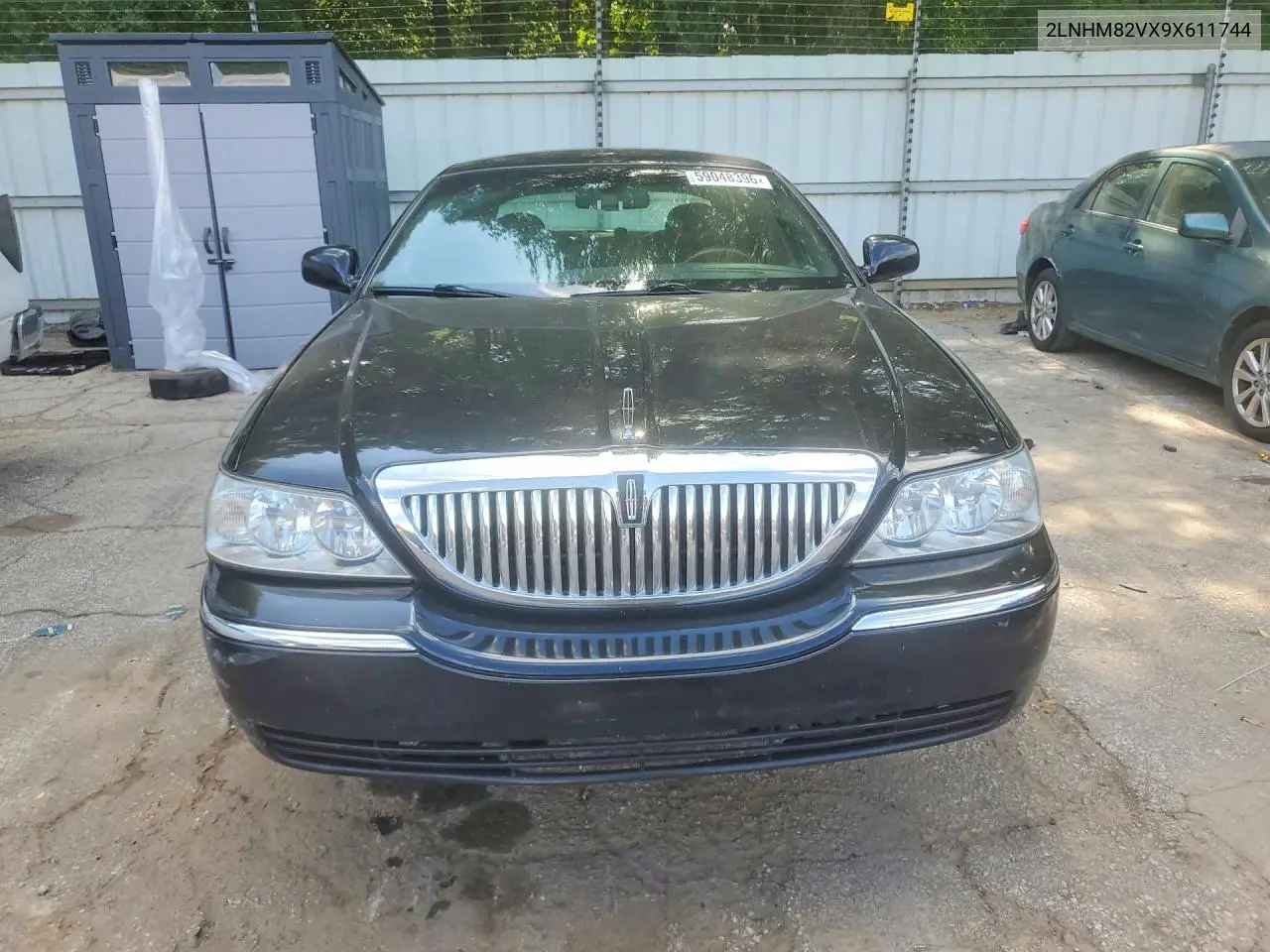 2009 Lincoln Town Car Signature Limited VIN: 2LNHM82VX9X611744 Lot: 59048396