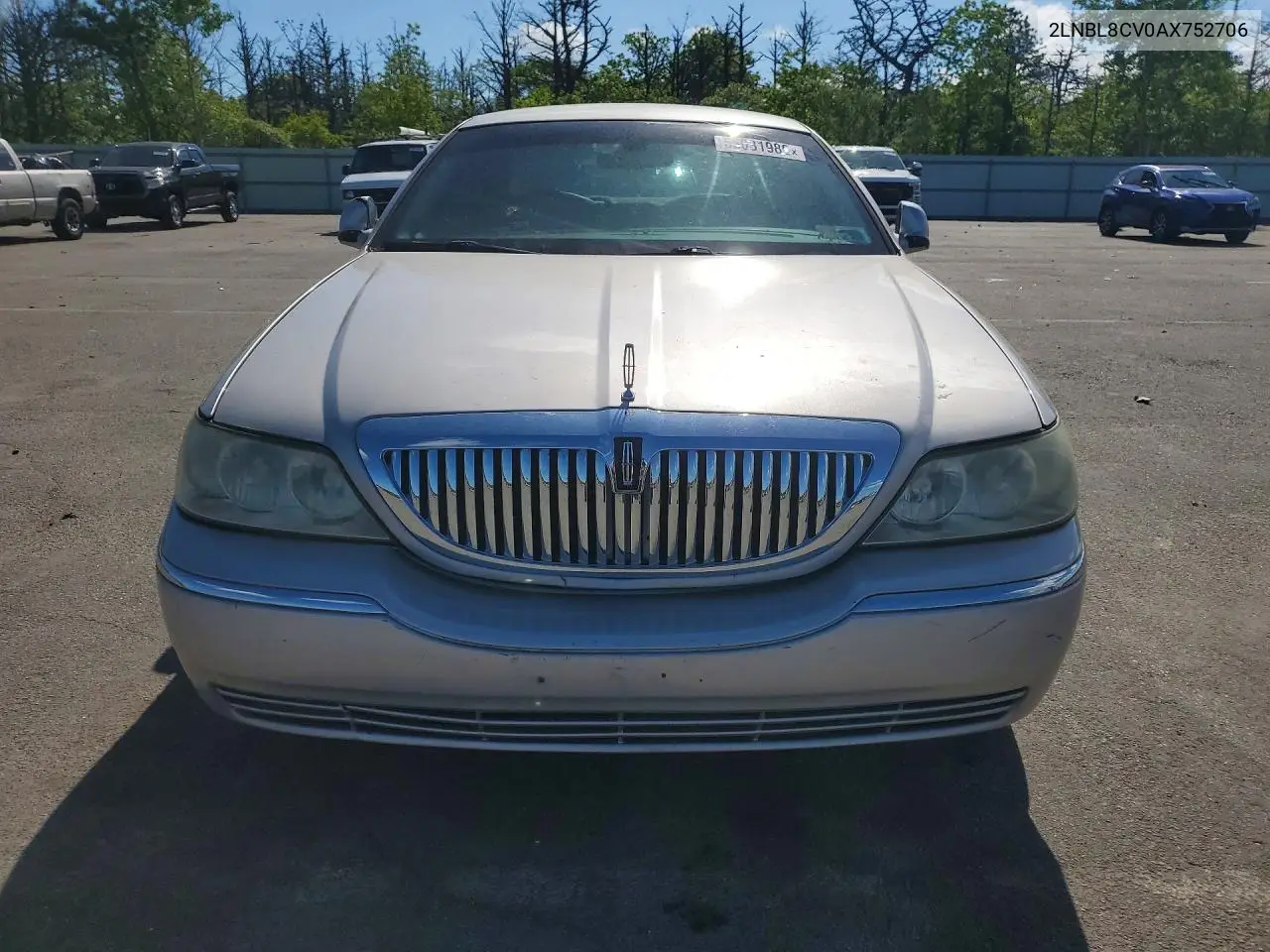 2010 Lincoln Town Car Signature Limited VIN: 2LNBL8CV0AX752706 Lot: 55031986