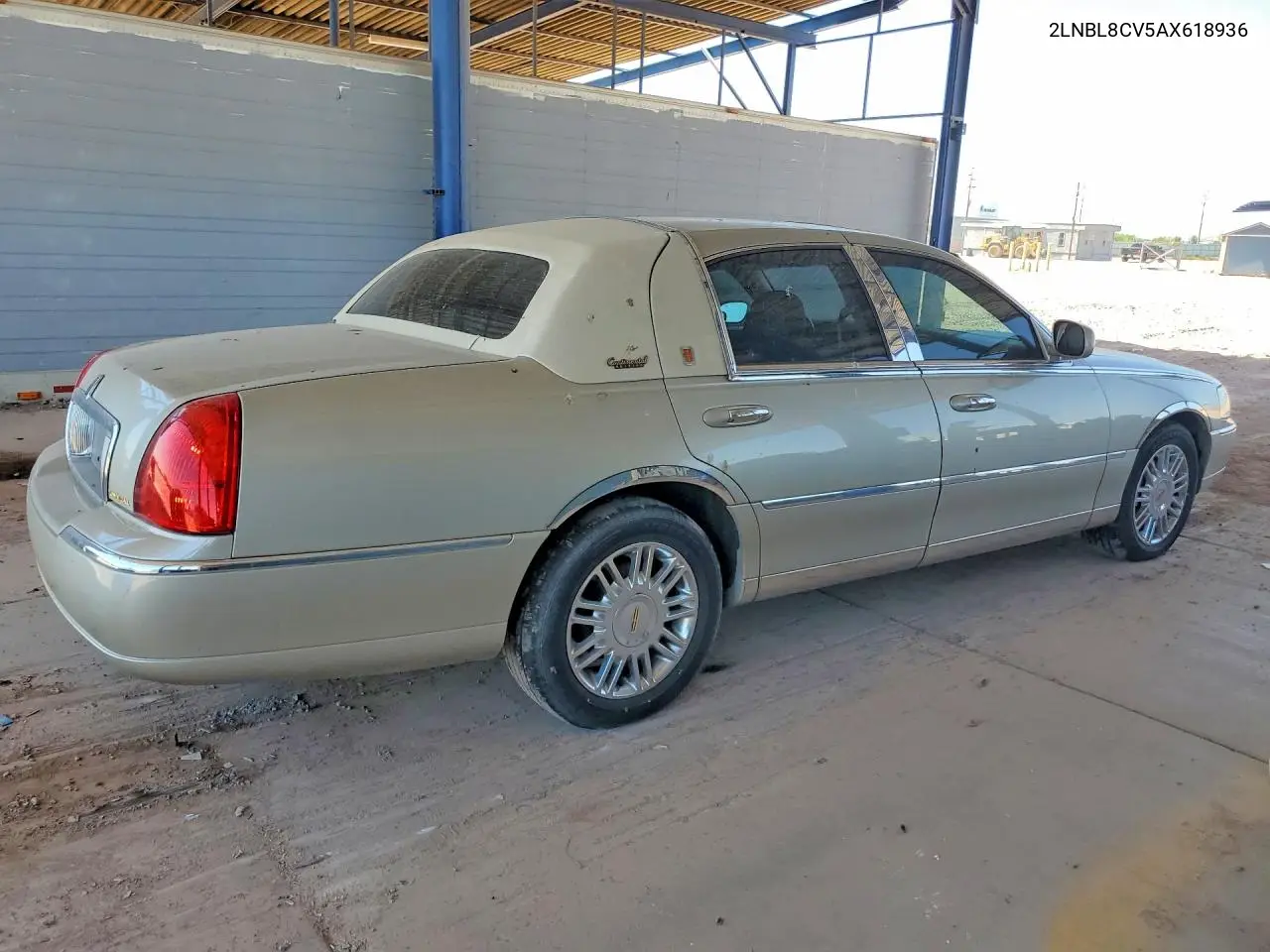 2010 Lincoln Town Car Signature Limited VIN: 2LNBL8CV5AX618936 Lot: 60223396