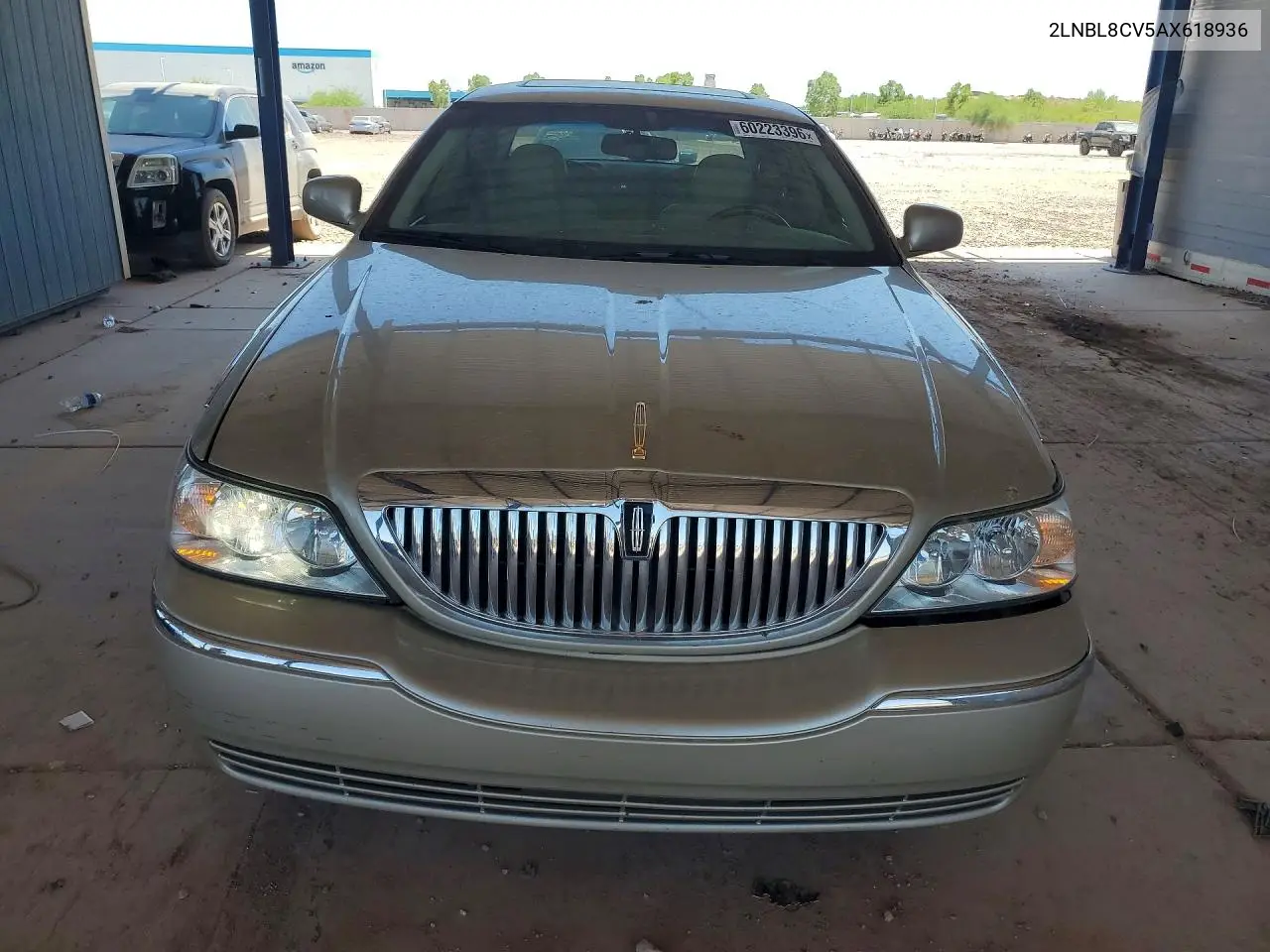 2010 Lincoln Town Car Signature Limited VIN: 2LNBL8CV5AX618936 Lot: 60223396