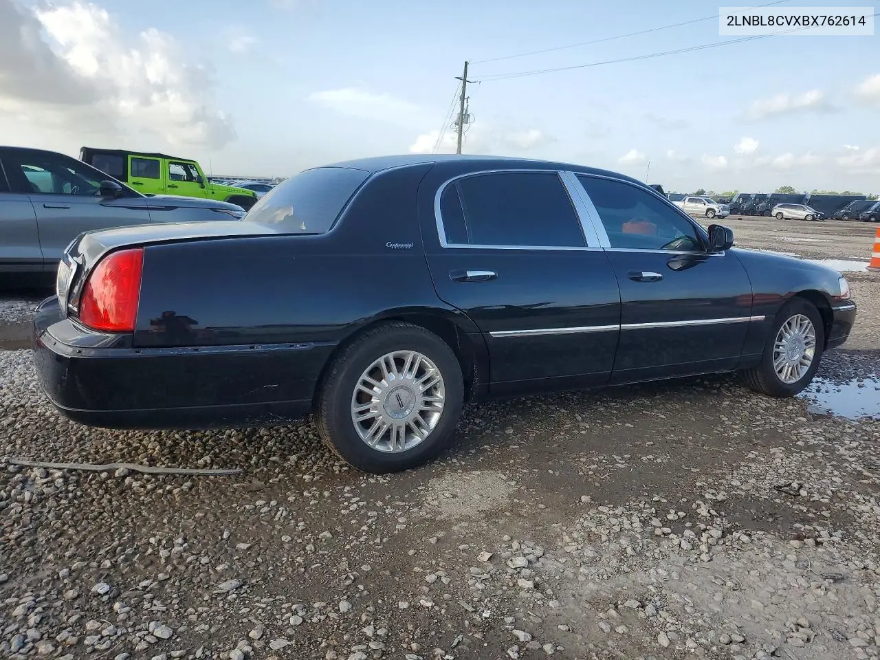 2011 Lincoln Town Car Signature Limited VIN: 2LNBL8CVXBX762614 Lot: 61204666