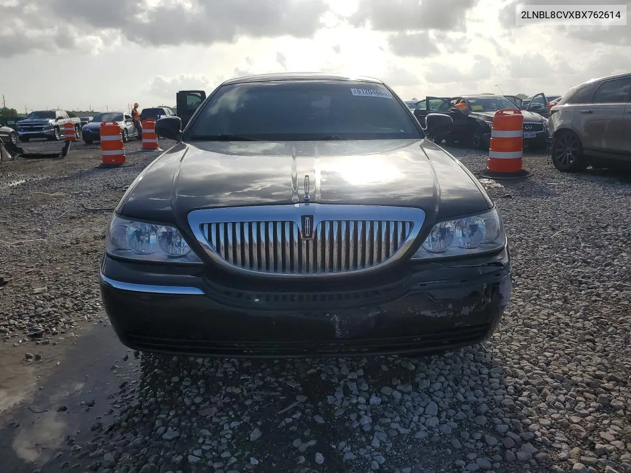2011 Lincoln Town Car Signature Limited VIN: 2LNBL8CVXBX762614 Lot: 61204666