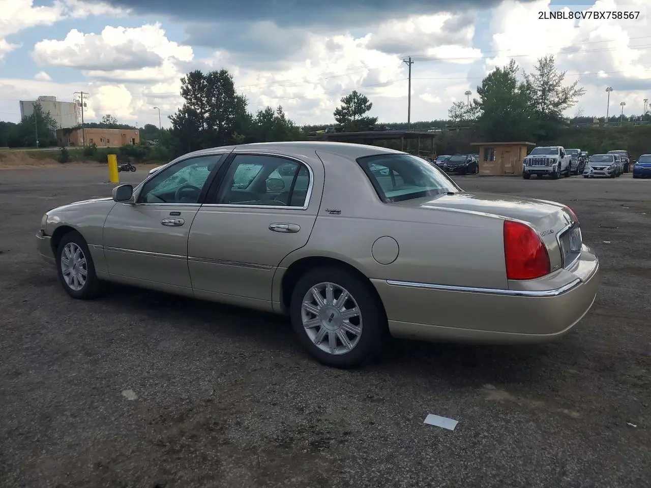 2011 Lincoln Town Car Signature Limited VIN: 2LNBL8CV7BX758567 Lot: 61540496