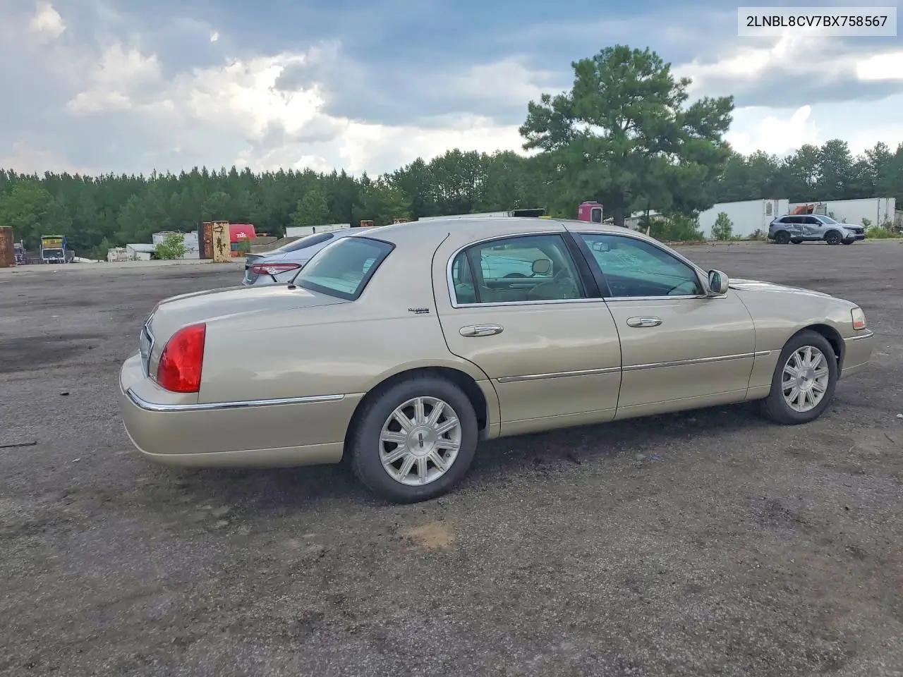 2011 Lincoln Town Car Signature Limited VIN: 2LNBL8CV7BX758567 Lot: 61540496