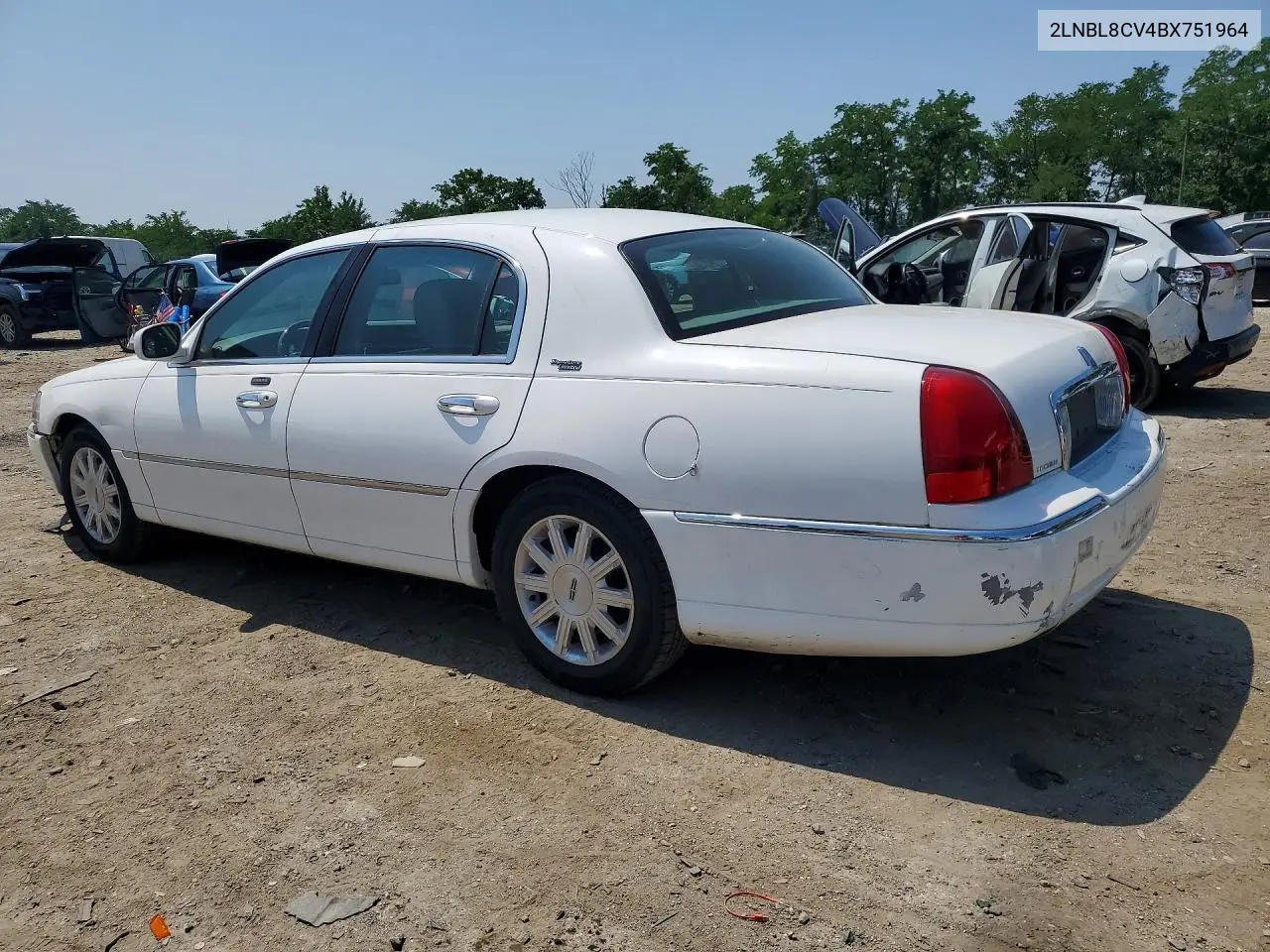 2011 Lincoln Town Car Signature Limited VIN: 2LNBL8CV4BX751964 Lot: 85966225