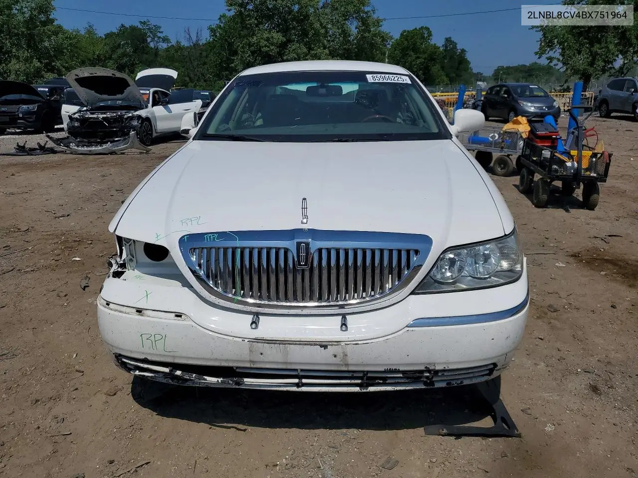 2011 Lincoln Town Car Signature Limited VIN: 2LNBL8CV4BX751964 Lot: 85966225