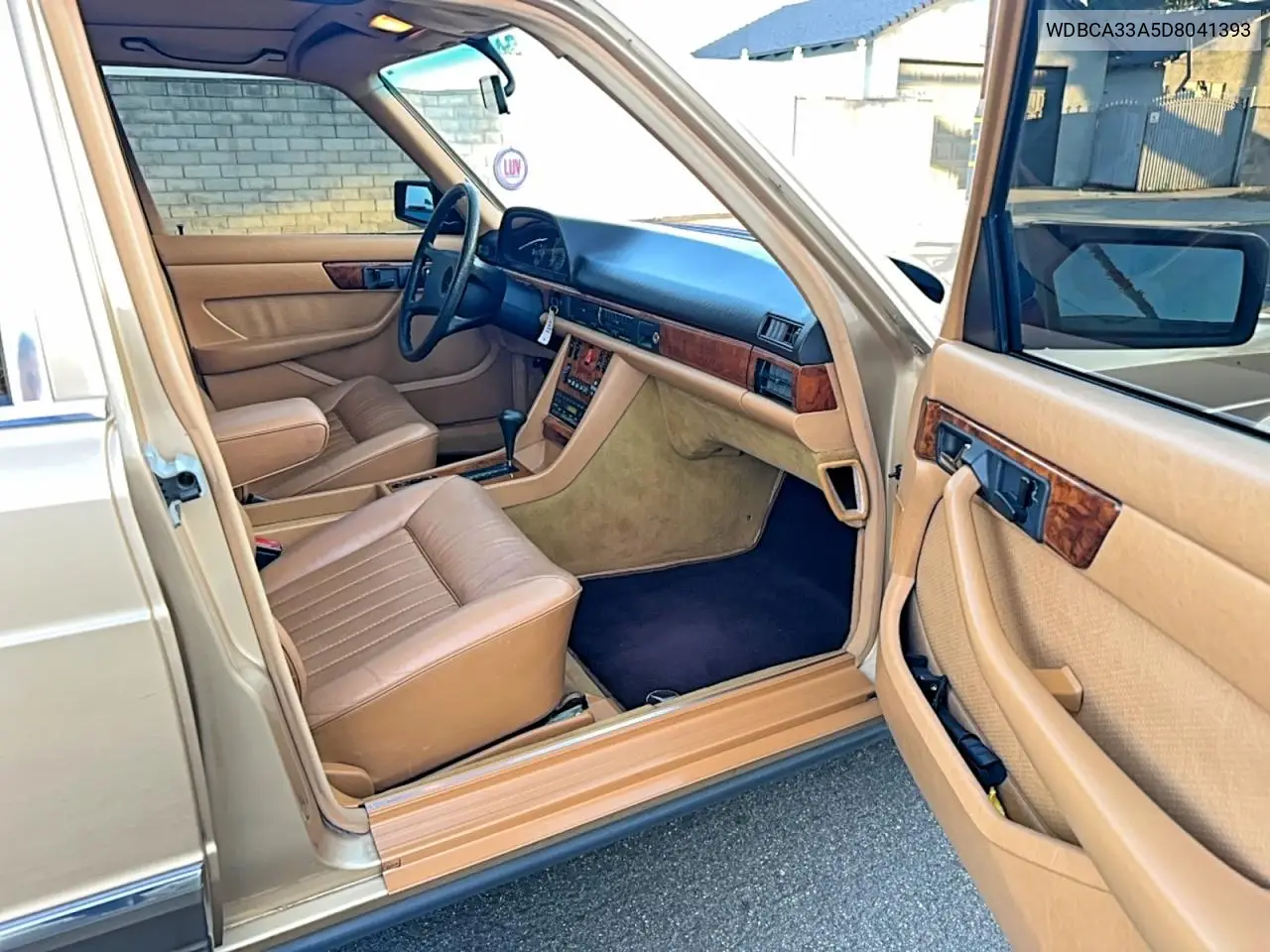 1983 Mercedes-Benz VIN: WDBCA33A5DB041393 Lot: 54732316