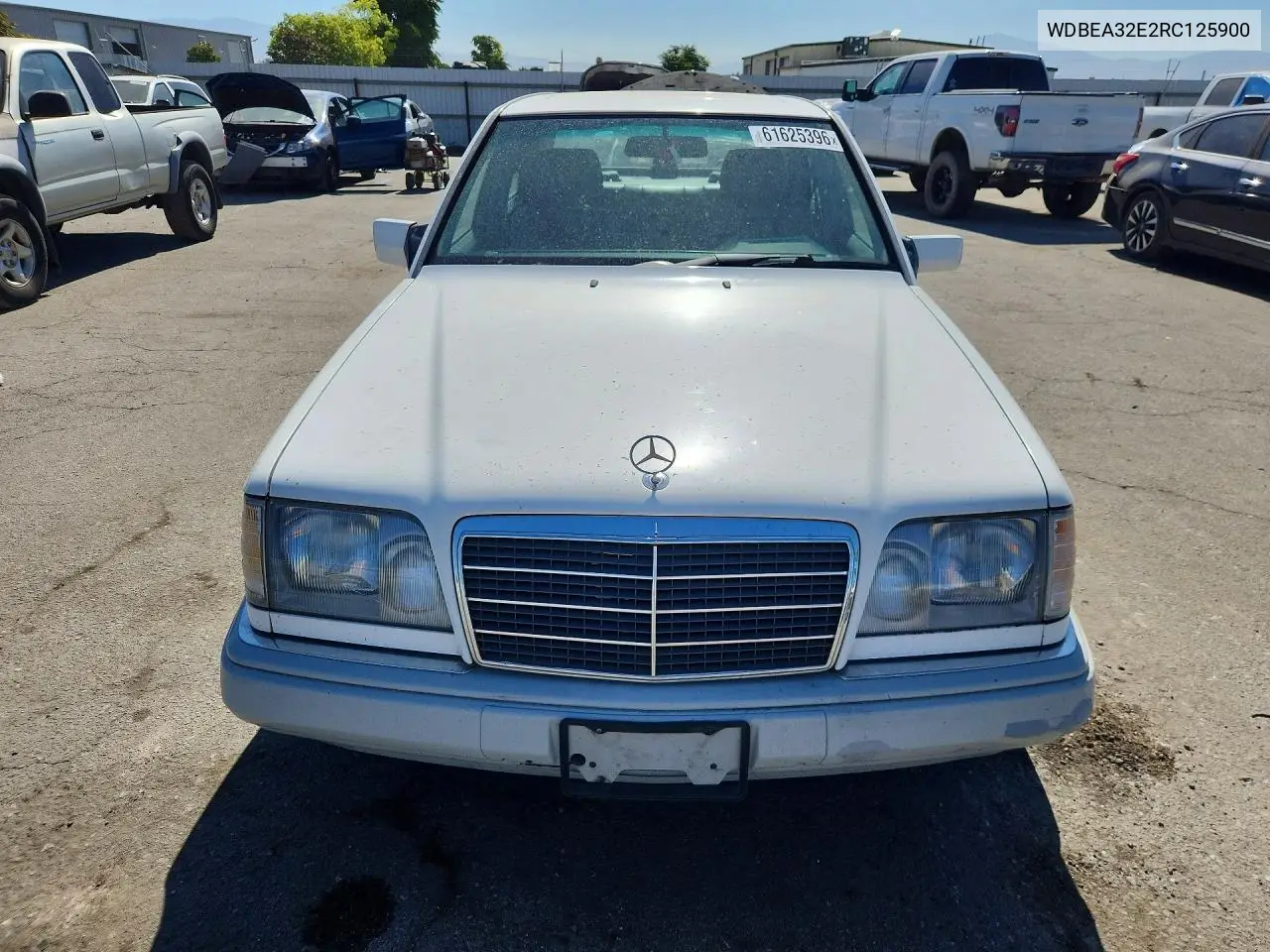 1994 Mercedes-Benz E 320 VIN: WDBEA32E2RC125900 Lot: 61625396
