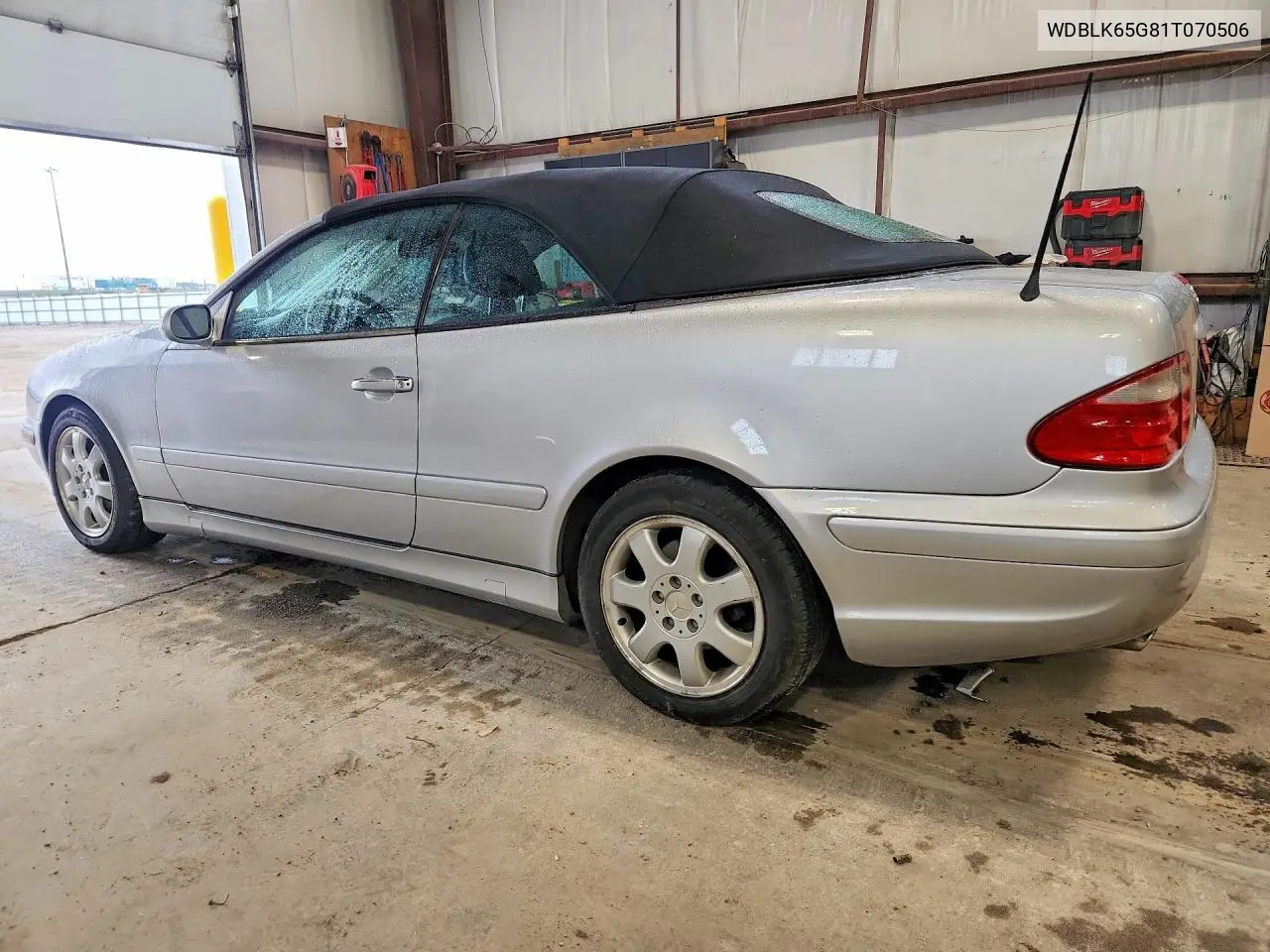 2001 Mercedes-Benz Clk 320 VIN: WDBLK65G81T070506 Lot: 55647526