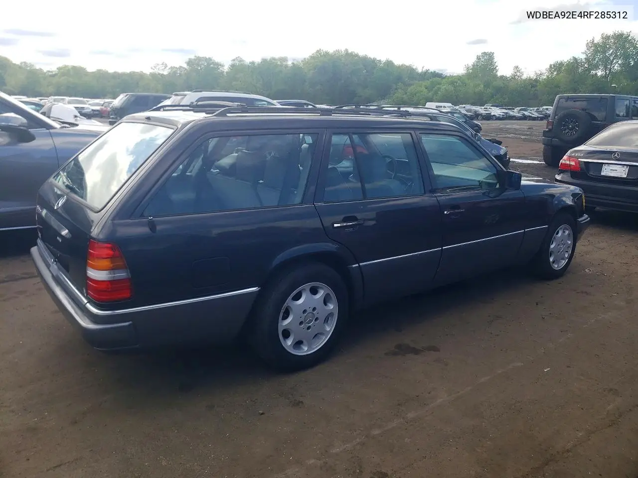 1994 Mercedes-Benz E 320 VIN: WDBEA92E4RF285312 Lot: 53770216