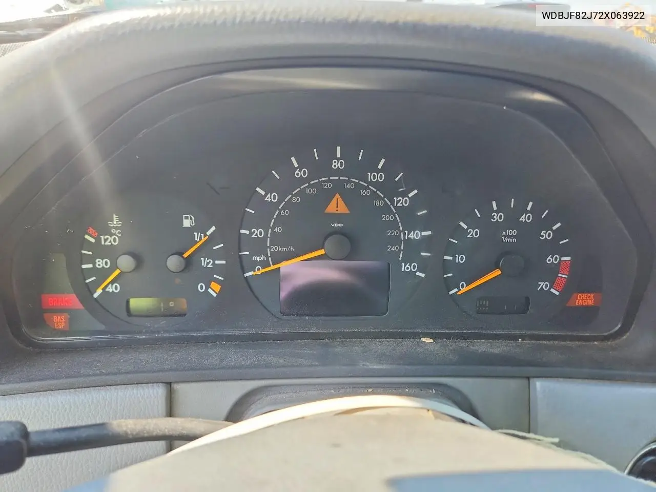 2002 Mercedes-Benz E 320 4Matic VIN: WDBJF82J72X063922 Lot: 60720666