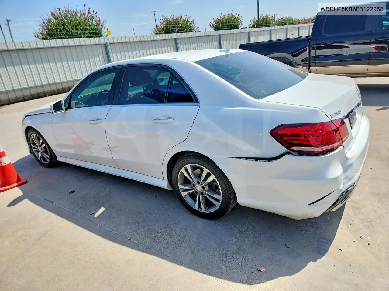 2015 Mercedes-Benz E 350 VIN: WDDHF5KB6FB122958 Lot: 61902326