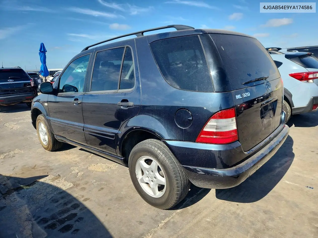 4JGAB54E9YA174586 2000 Mercedes-Benz Ml 320