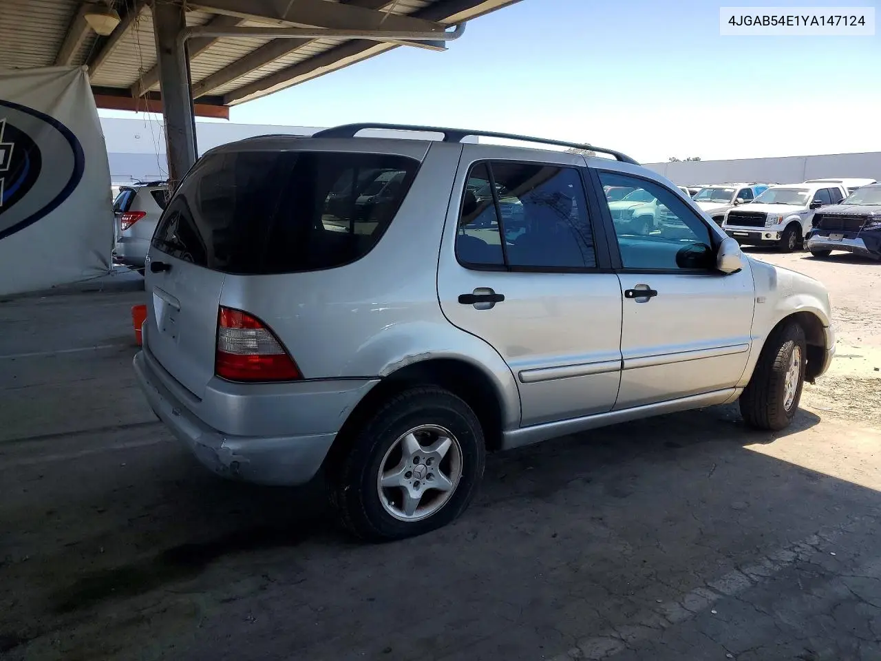 2000 Mercedes-Benz Ml 320 VIN: 4JGAB54E1YA147124 Lot: 58656576