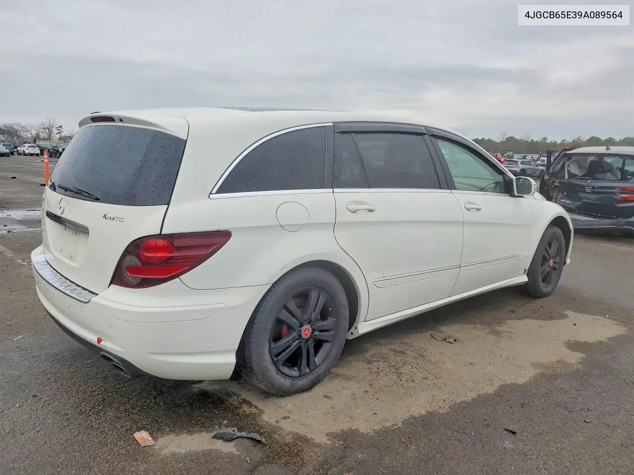 2009 Mercedes-Benz R 350 4Matic VIN: 4JGCB65E39A089564 Lot: 45832526