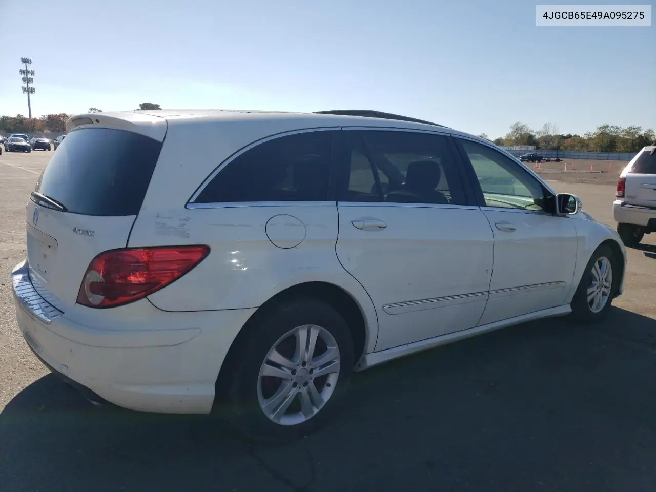 2009 Mercedes-Benz R 350 4Matic VIN: 4JGCB65E49A095275 Lot: 56028136