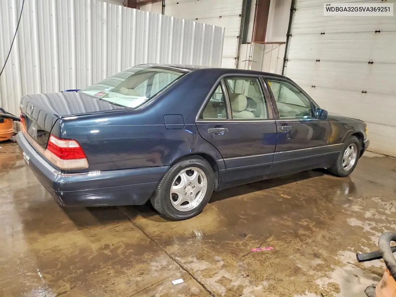 1997 Mercedes-Benz S 320W VIN: WDBGA32G5VA369251 Lot: 56076526