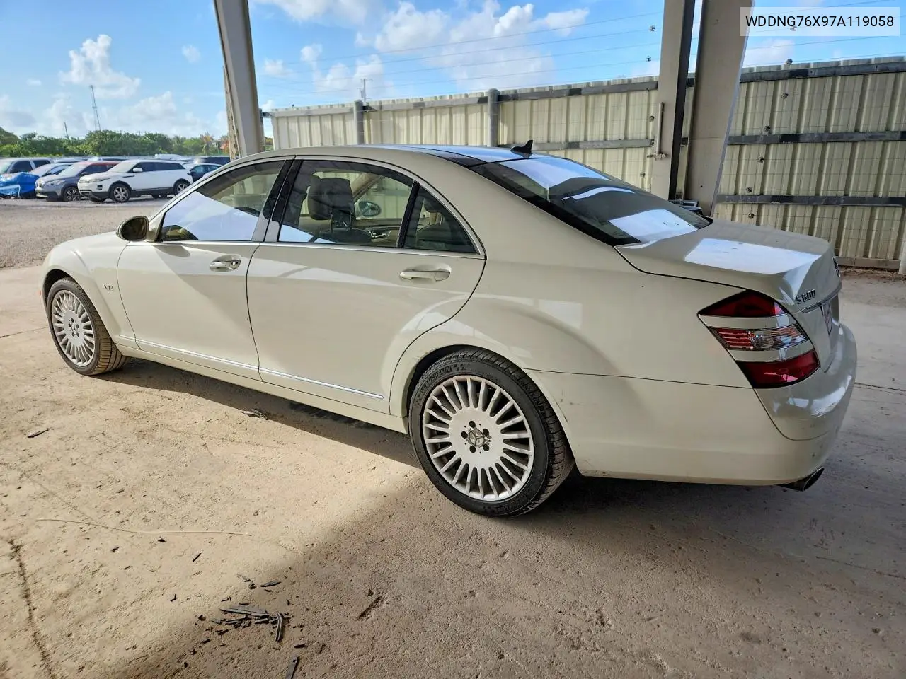 V (W221)