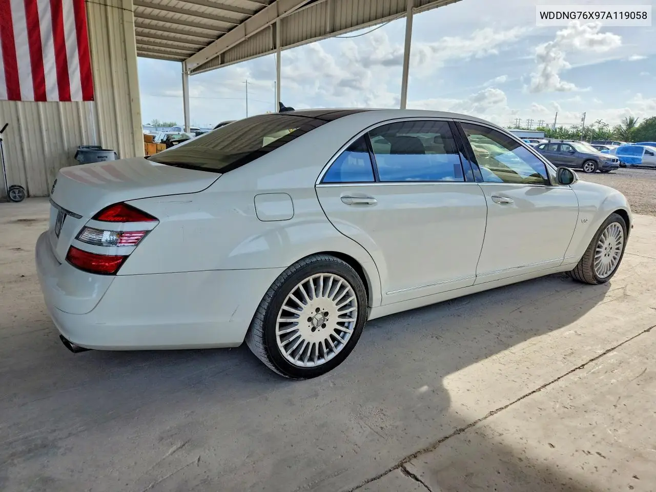 V (W221)