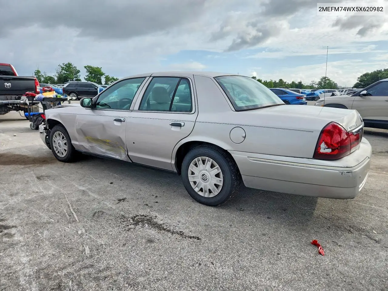 2005 Mercury Grand Marquis Gs VIN: 2MEFM74WX5X620982 Lot: 56782216