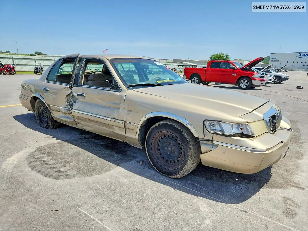 2000 Mercury Grand Marquis Gs VIN: 2MEFM74W5YX616939 Lot: 59196656